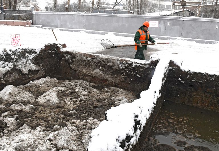 Работа снегоплавильного пункта Мосводостока 