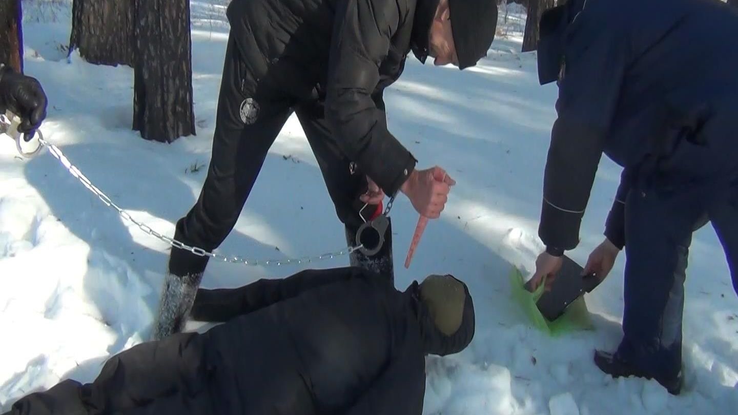 Попков показывает, как зарезал одну из девушек Попков показывает, как зарезал одну из девушек - РИА Новости, 1920, 10.12.2018