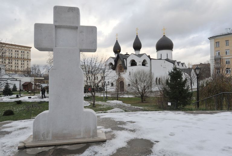 Вид Покровского собора Марфо-Мариинской обители на Большой Ордынке в Москве Вид Покровского собора Марфо-Мариинской обители на Большой Ордынке в Москве