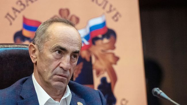 Второй президент Армении Роберт Кочарян на заседании российско-армянского Лазаревского клуба в Ереване Второй президент Армении Роберт Кочарян на заседании российско-армянского Лазаревского клуба в Ереване