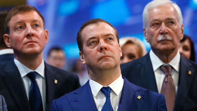 Председатель ЕР Дмитрий Медведев на XVIII съезде Всероссийской политической партии Единая Россия. 8 декабря 2018 Председатель ЕР Дмитрий Медведев на XVIII съезде Всероссийской политической партии Единая Россия. 8 декабря 2018