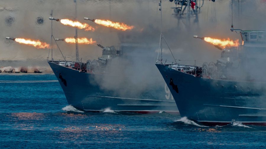 Морские тральщики Ковровец и Иван Голубец на праздновании Дня Военно-Морского Флота в Севастополе Морские тральщики Ковровец и Иван Голубец на праздновании Дня Военно-Морского Флота в Севастополе