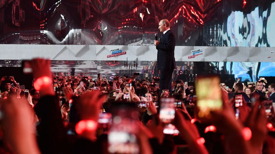 Президент РФ Владимир Путин выступает на форуме «Россия – страна возможностей». 15 марта 2018 года Президент РФ Владимир Путин выступает на форуме «Россия – страна возможностей». 15 марта 2018 года