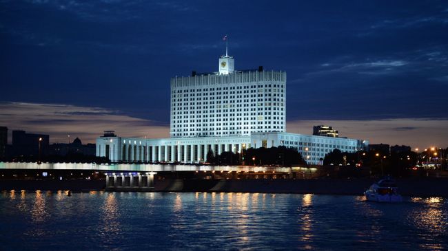 Вид на Дом правительства Российской Федерации в Москве Вид на Дом правительства Российской Федерации в Москве