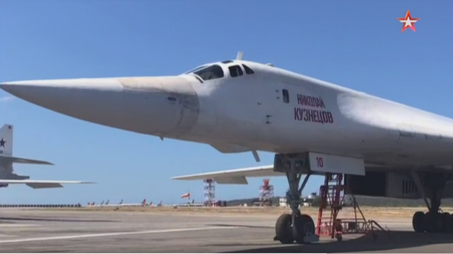 Опубликованы кадры приземления российских Ту-160 в Венесуэле Опубликованы кадры приземления российских Ту-160 в Венесуэле