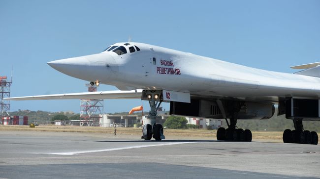Российский стратегический бомбардировщик Ту-160 Российский стратегический бомбардировщик Ту-160
