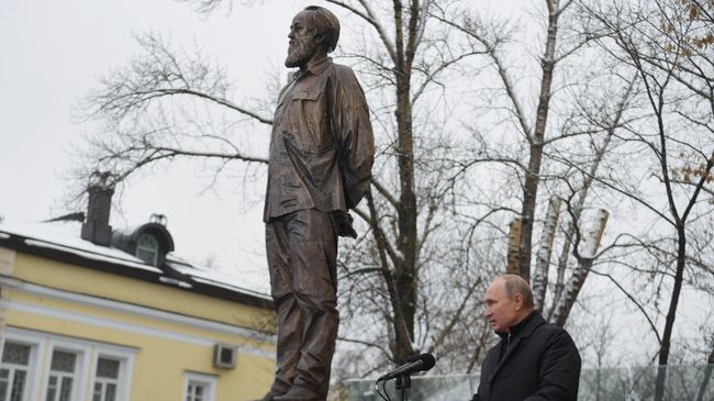 Владимир Путин на церемонии открытия памятника писателю Александру Солженицыну. 11 декабря 2018 Владимир Путин на церемонии открытия памятника писателю Александру Солженицыну. 11 декабря 2018