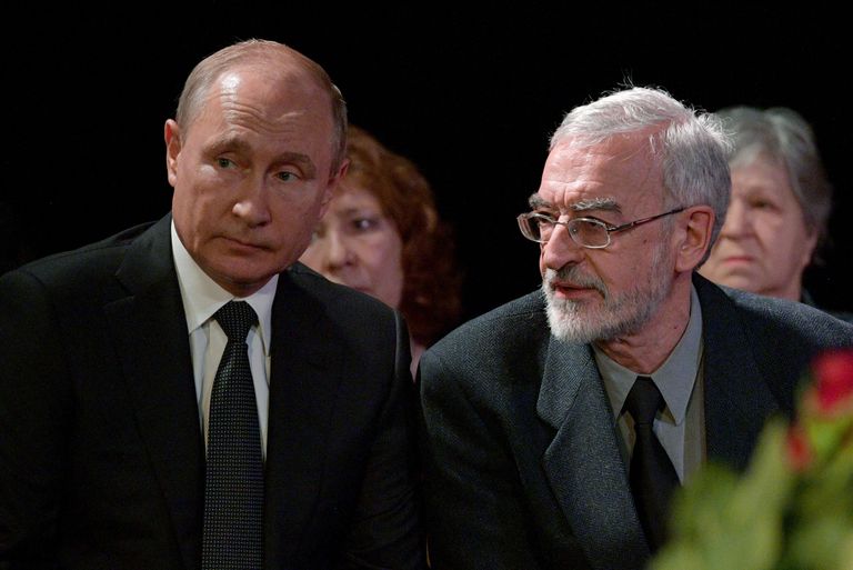 Президент РФ Владимир Путин и сын Л. Алексеевой профессор экономики университета Индианы Михаил Алексеев Президент РФ Владимир Путин и сын Л. Алексеевой профессор экономики университета Индианы Михаил Алексеев