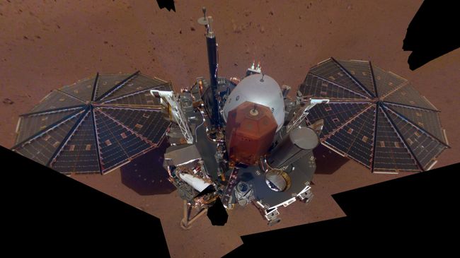 Селфи, полученный зондом InSight