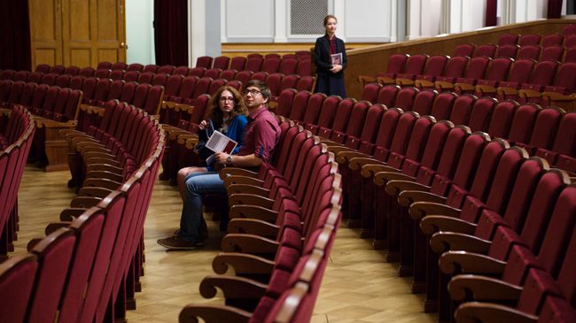 Зрители в театре Зрители в театре