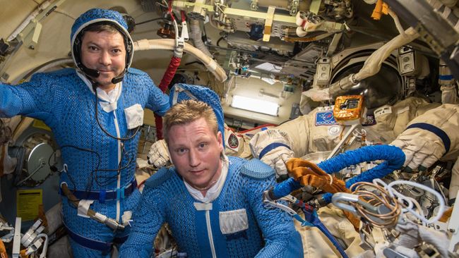 Космонавты Роскосмоса Олег Кононенко и Сергей Прокопьев Космонавты Роскосмоса Олег Кононенко и Сергей Прокопьев