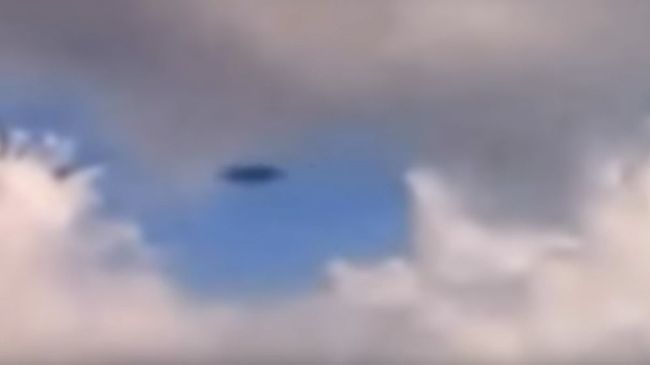 НЛО в небе над Нью-Йорком НЛО в небе над Нью-Йорком