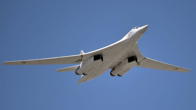 Cтратегический бомбардировщик-ракетоносец Ту-160 Cтратегический бомбардировщик-ракетоносец Ту-160