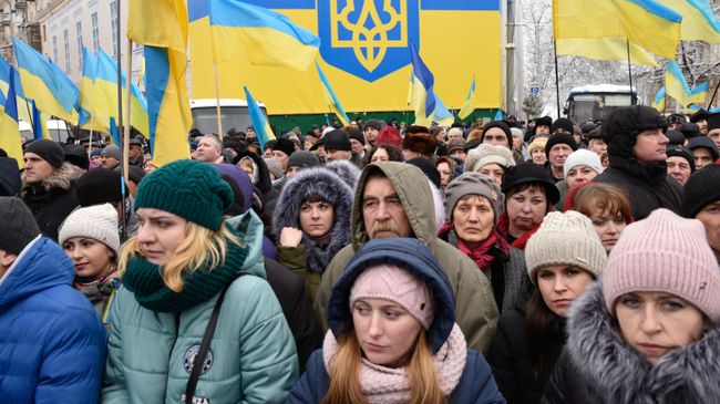 Верующие на объединительном соборе на Софийской площади в Киеве. 15 декабря 2018 Верующие на объединительном соборе на Софийской площади в Киеве. 15 декабря 2018