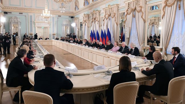 Президент РФ Владимир Путин на заседании Совета при президенте РФ по культуре и искусству. 15 декабря 2018 Президент РФ Владимир Путин на заседании Совета при президенте РФ по культуре и искусству. 15 декабря 2018