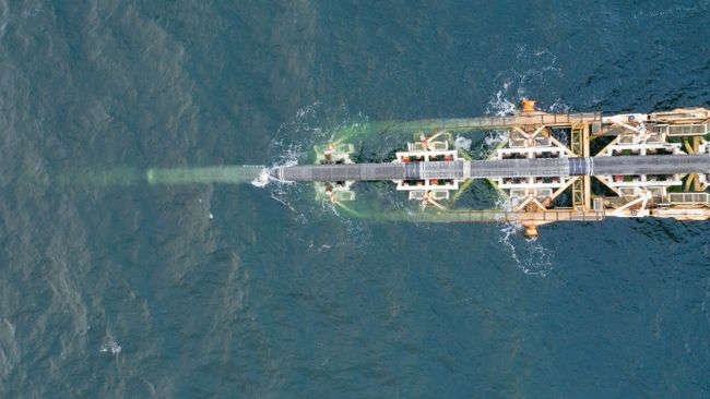 Судно Audacia компании Allseas во время укладки труб на германском участке газопровода Северный поток-2. 30 ноября 2018 Судно Audacia компании Allseas во время укладки труб на германском участке газопровода Северный поток-2. 30 ноября 2018