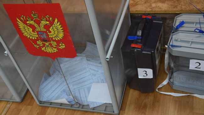 Урны для голосования на повторных выборах губернатора Приморского края на одном из избирательных участков во Владивостоке. 16 декабря 2018 Урны для голосования на повторных выборах губернатора Приморского края на одном из избирательных участков во Владивостоке. 16 декабря 2018