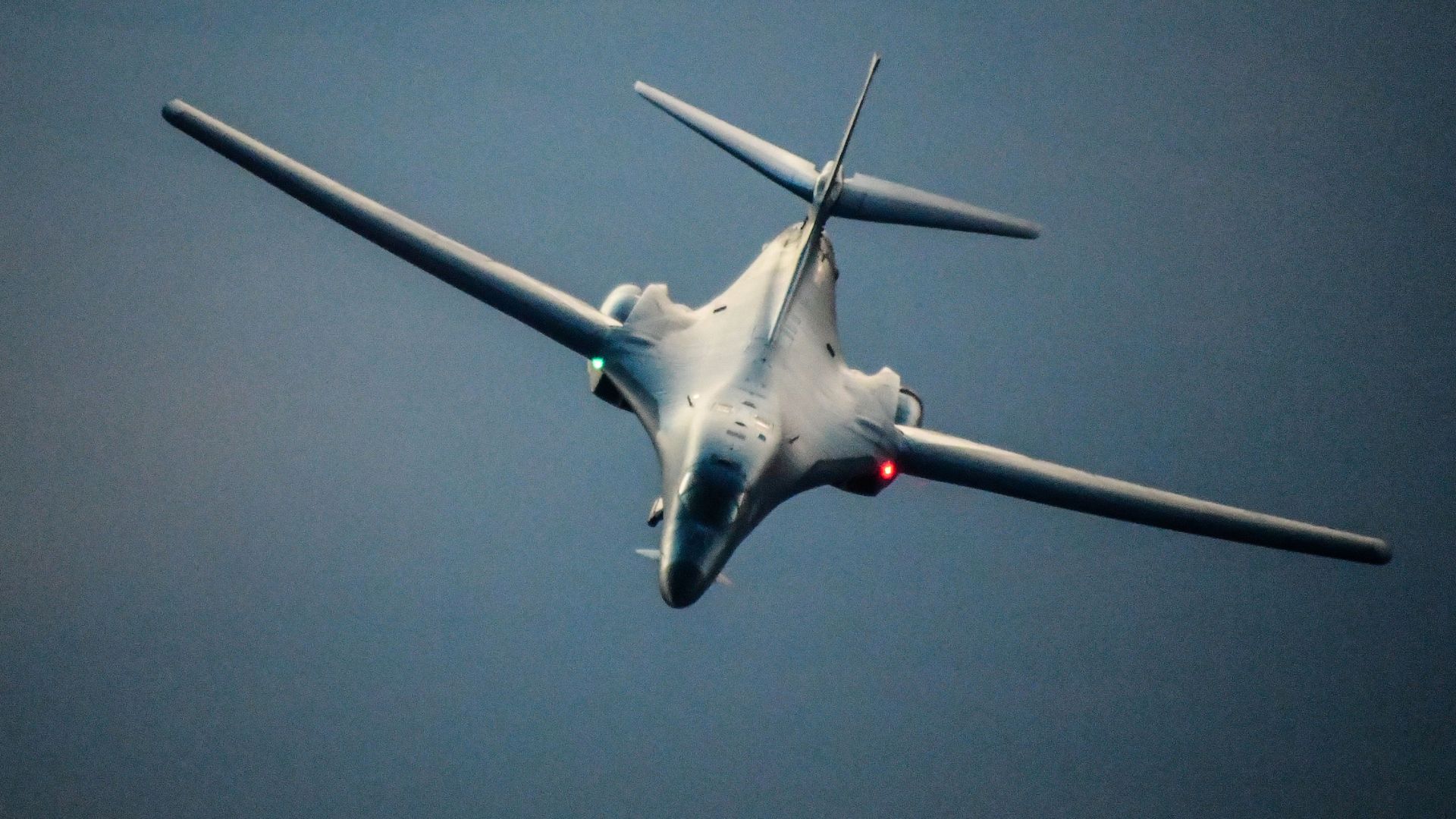 Бобмардировщик ВВС США B-1B Lancer в небе над Сирией Бобмардировщик ВВС США B-1B Lancer в небе над Сирией - РИА Новости, 1920, 28.10.2021