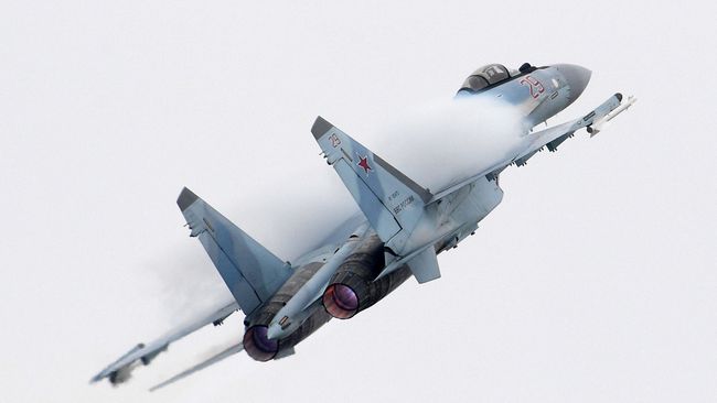 Российский многоцелевой сверхманевренный истребитель Су-35. Архивное фото Российский многоцелевой сверхманевренный истребитель Су-35. Архивное фото