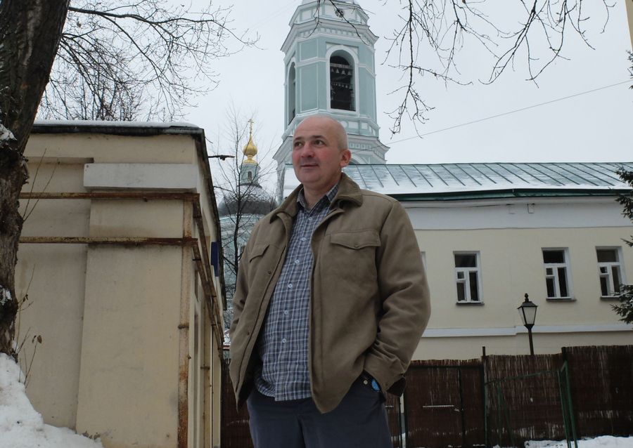 Подопечный «Ангара спасения» Алексей Евгеньевич С. во дворе Храма Преподобного Сергия Радонежского Подопечный «Ангара спасения» Алексей Евгеньевич С. во дворе Храма Преподобного Сергия Радонежского