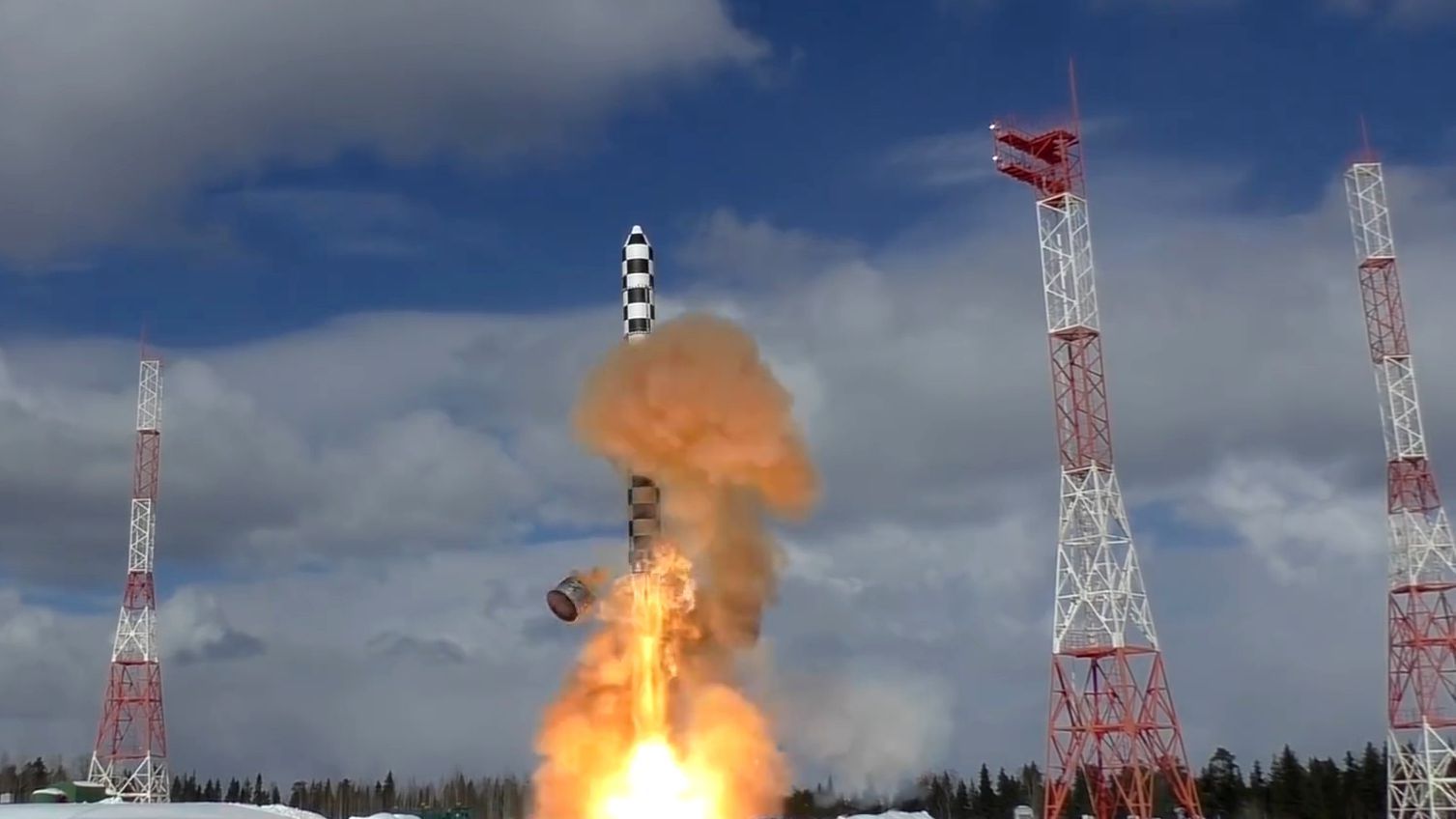 Запуск тяжелой межконтинентальной баллистической ракеты Сармат с космодрома Плесецк - РИА Новости, 1920, 29.05.2022