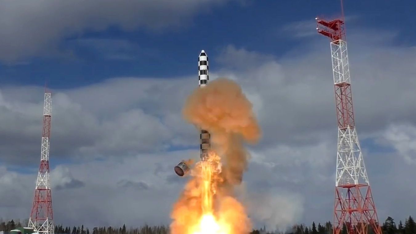 Запуск тяжелой межконтинентальной баллистической ракеты Сармат с космодрома Плесецк Запуск тяжелой межконтинентальной баллистической ракеты Сармат с космодрома Плесецк - РИА Новости, 1920, 21.01.2021