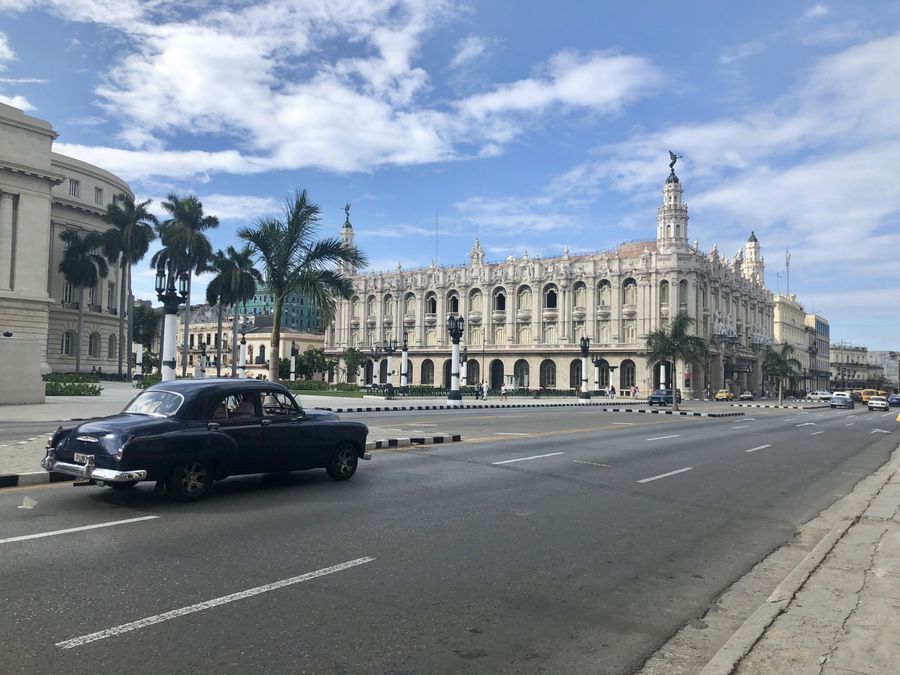 Вид на здание Большого театра Гаваны, Куба Вид на здание Большого театра Гаваны, Куба