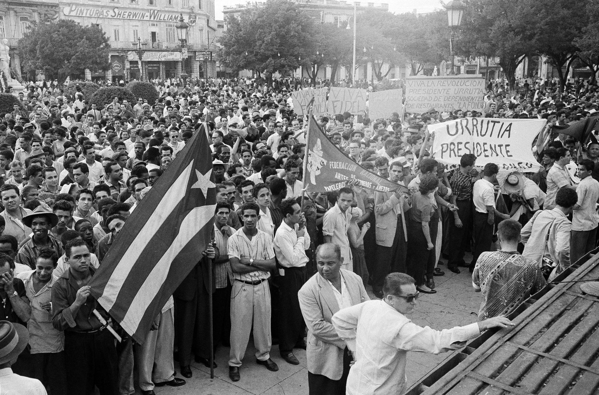 Сторонники нового президента Кубы Фиделя Кастро. 2 января 1959 года Сторонники нового президента Кубы Фиделя Кастро. 2 января 1959 года - РИА Новости, 1920, 24.03.2025