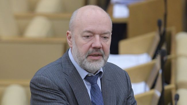 Председатель комитета ГД по государственному строительству и законодательству Павел Крашенинников на пленарном заседании Государственно думы РФ. 18 декабря 2018 Председатель комитета ГД по государственному строительству и законодательству Павел Крашенинников на пленарном заседании Государственно думы РФ. 18 декабря 2018