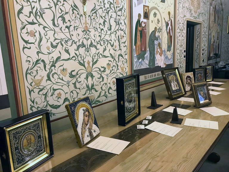 Выставка российских шитых икон в дни празднования Николая Чудотворца в Бари, Италия