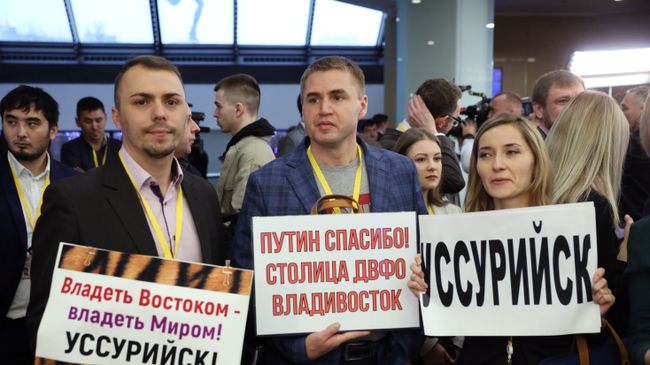 Журналисты из ДФО перед началом ежегодной большой пресс-конференции президента РФ Владимира Путина в Центре международной торговли на Красной Пресне. 20 декабря 2018
Журналисты из ДФО перед началом ежегодной большой пресс-конференции президента РФ Владимира Путина в Центре международной торговли на Красной Пресне. 20 декабря 2018