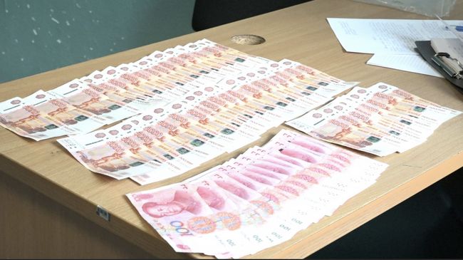 Пенсионерка вернула владельцу найденные 250 тысяч рублей и 1,5 тысячи юаней в Хабаровске Пенсионерка вернула владельцу найденные 250 тысяч рублей и 1,5 тысячи юаней в Хабаровске