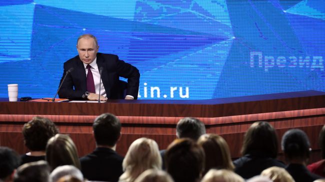 Президент РФ Владимир Путин во время ежегодной большой пресс-конференции Президент РФ Владимир Путин во время ежегодной большой пресс-конференции