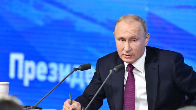 Президент РФ Владимир Путин во время ежегодной большой пресс-конференции Президент РФ Владимир Путин во время ежегодной большой пресс-конференции
