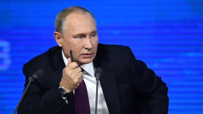 Президент РФ Владимир Путин во время ежегодной большой пресс-конференции Президент РФ Владимир Путин во время ежегодной большой пресс-конференции