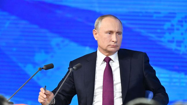 Президент РФ Владимир Путин во время ежегодной большой пресс-конференции Президент РФ Владимир Путин во время ежегодной большой пресс-конференции