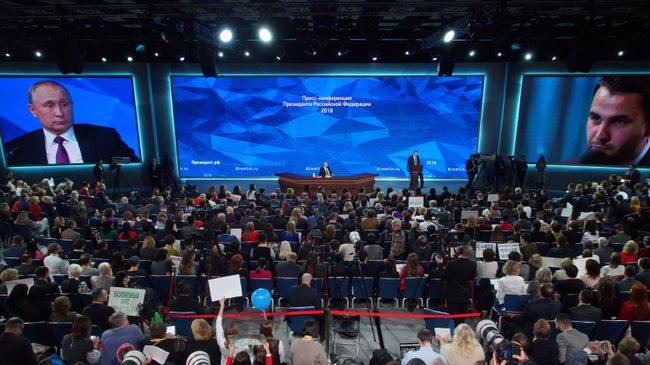Президент РФ Владимир Путин во время ежегодной большой пресс-конференции Президент РФ Владимир Путин во время ежегодной большой пресс-конференции