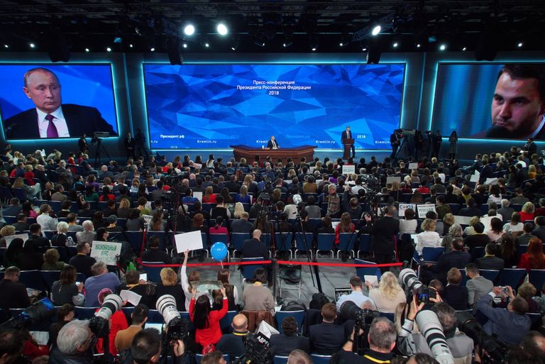 Президент РФ Владимир Путин во время ежегодной большой пресс-конференции Президент РФ Владимир Путин во время ежегодной большой пресс-конференции