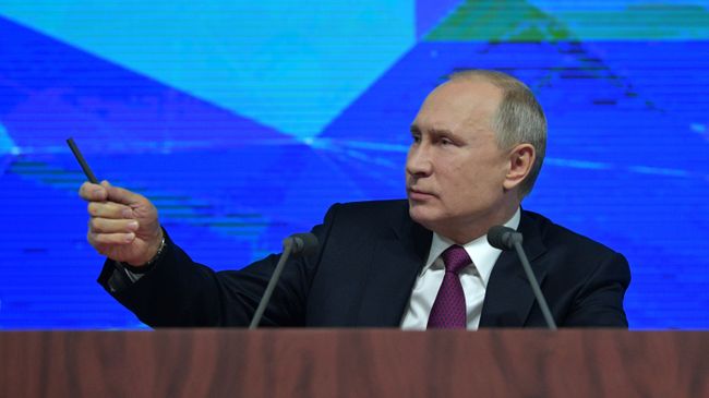 Президент РФ Владимир Путин во время ежегодной большой пресс-конференции Президент РФ Владимир Путин во время ежегодной большой пресс-конференции