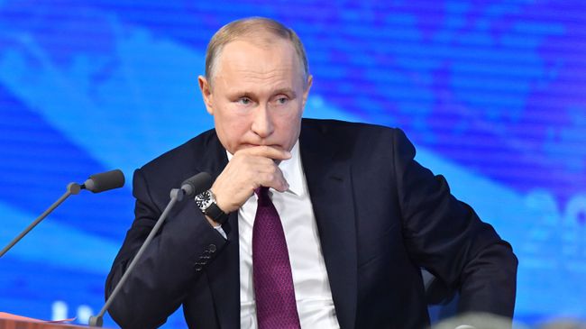 Президент РФ Владимир Путин во время ежегодной большой пресс-конференции Президент РФ Владимир Путин во время ежегодной большой пресс-конференции