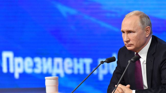 Президент РФ Владимир Путин во время ежегодной большой пресс-конференции Президент РФ Владимир Путин во время ежегодной большой пресс-конференции