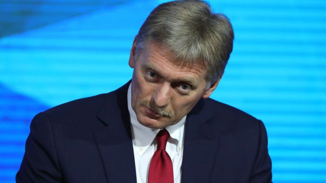 Дмитрий Песков во время ежегодной большой пресс-конференции президента РФ Владимира Путина Дмитрий Песков во время ежегодной большой пресс-конференции президента РФ Владимира Путина