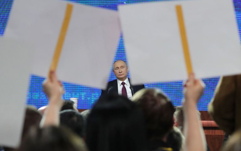 Президент РФ Владимир Путин во время ежегодной большой пресс-конференции Президент РФ Владимир Путин во время ежегодной большой пресс-конференции