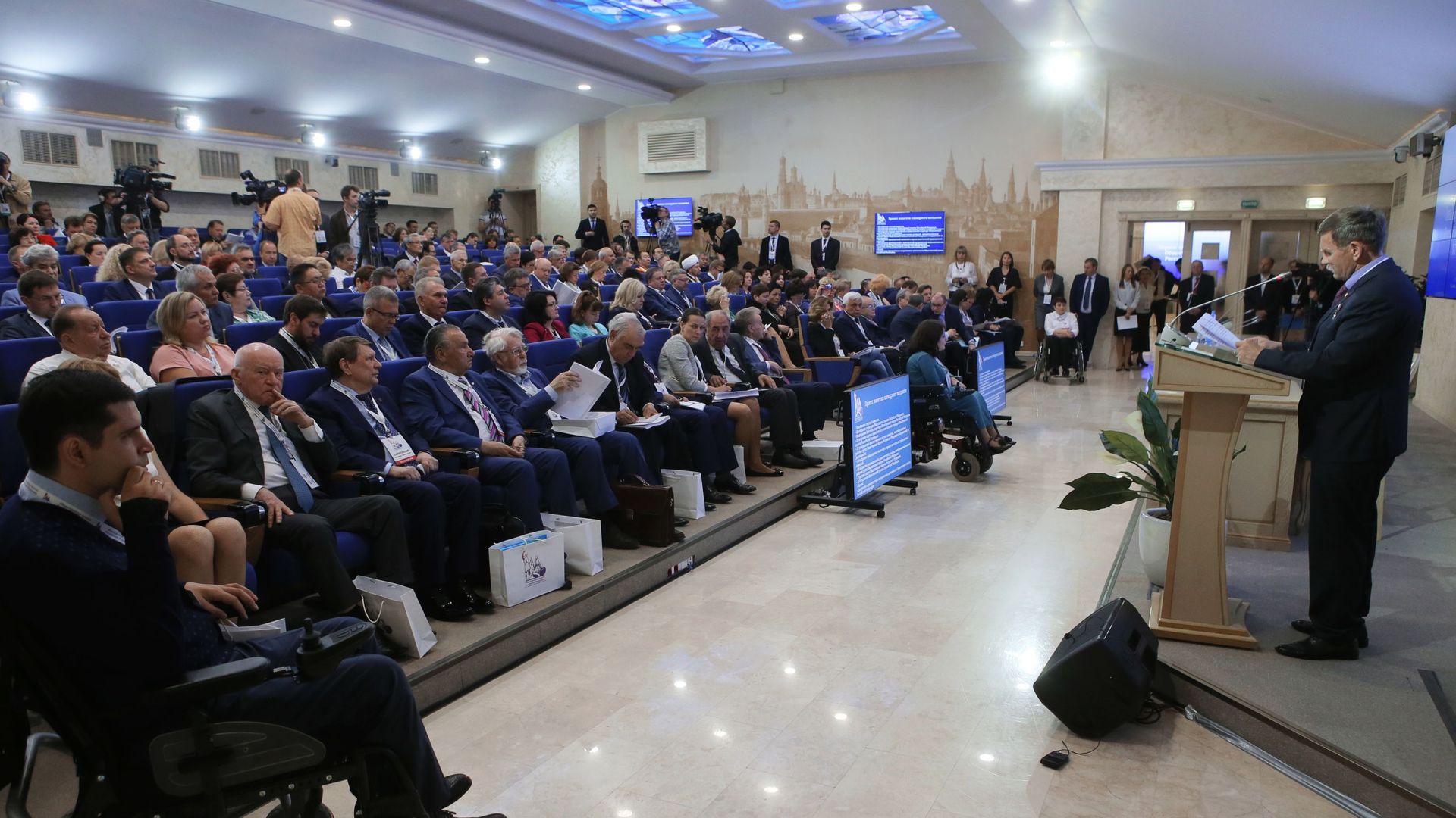 На пленарном заседании Общественной палаты Российской Федерации На пленарном заседании Общественной палаты Российской Федерации - РИА Новости, 1920, 14.11.2020