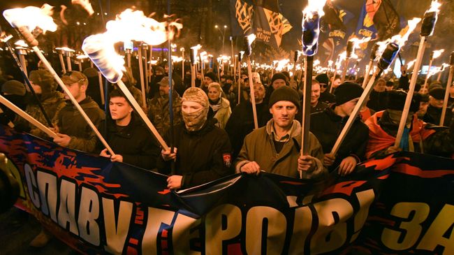 Участники марша националистов, приуроченного к 109-й годовщине со дня рождения Степана Бандеры, в Киеве Участники марша националистов, приуроченного к 109-й годовщине со дня рождения Степана Бандеры, в Киеве