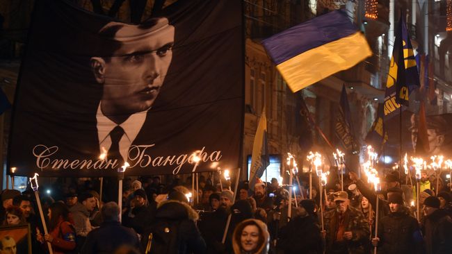 Участники марша националистов, приуроченного к 108-й годовщине со дня рождения Степана Бандеры, в Киеве Участники марша националистов, приуроченного к 108-й годовщине со дня рождения Степана Бандеры, в Киеве
