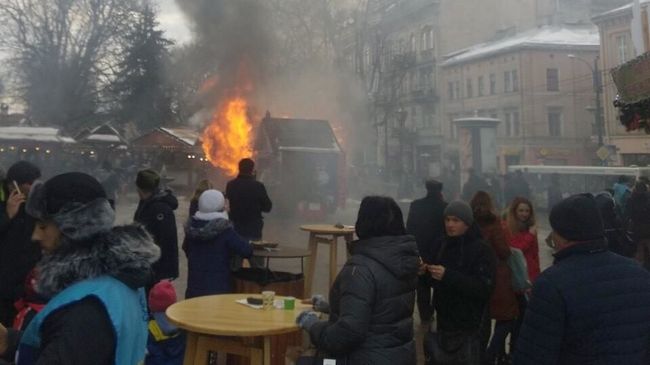 Пожар на рождественской ярмарке в Львове, Украина. 22 декабря 2018 Пожар на рождественской ярмарке в Львове, Украина. 22 декабря 2018