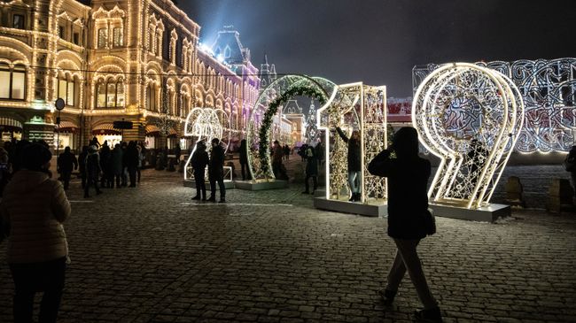 Новогодняя иллюминация на площади Революции в Москве Новогодняя иллюминация на площади Революции в Москве