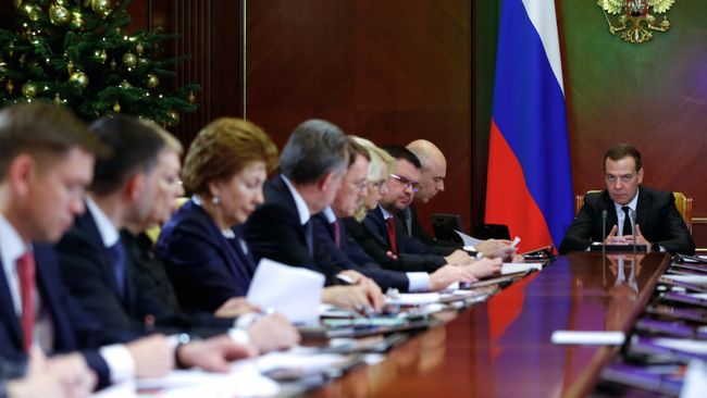Дмитрий Медведев проводит заседание президиума Совета при президенте РФ по стратегическому развитию и национальным проектам. 24 декабря 2018