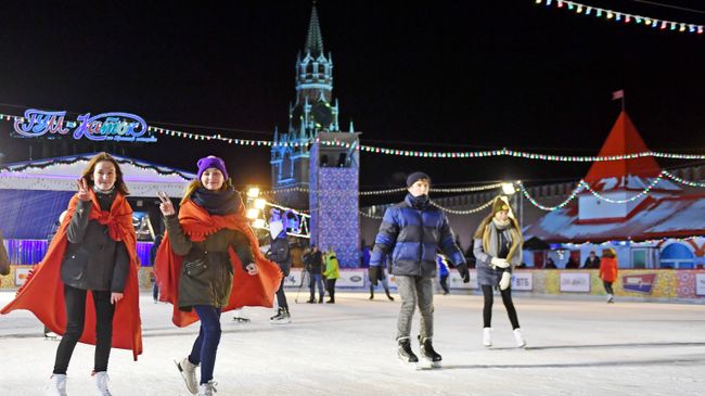 Гости на открытии ГУМ-катка на Красной площади в Москве Гости на открытии ГУМ-катка на Красной площади в Москве